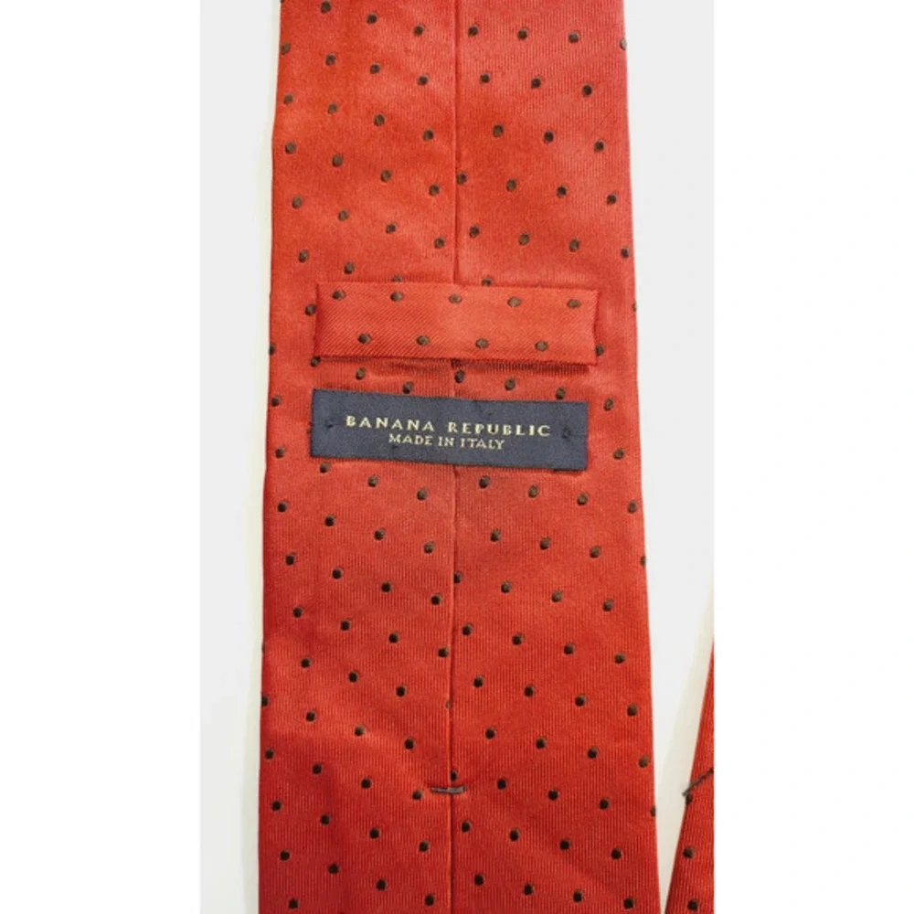 BANANA REPUBLIC 100 % Silk Tie Red & Black Mini‎ Dot Pattern